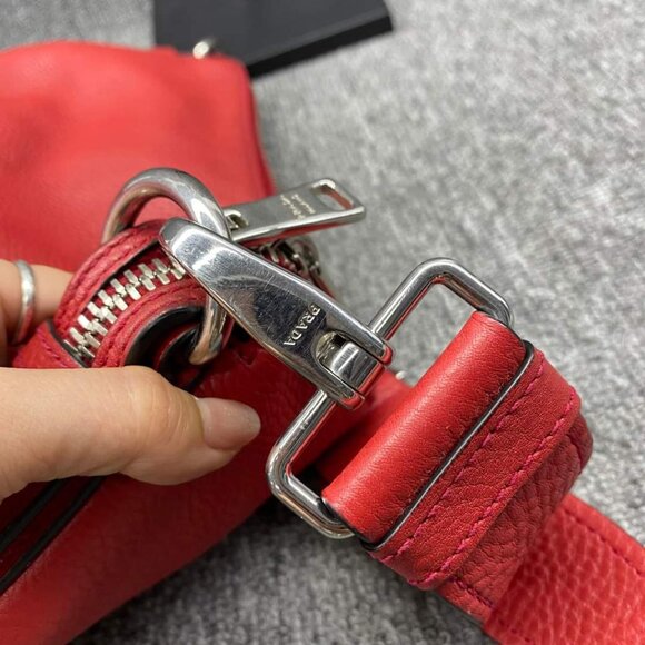 100% Authentic Prada Vitello Daino Shoulder Bag - Picture 8 of 13